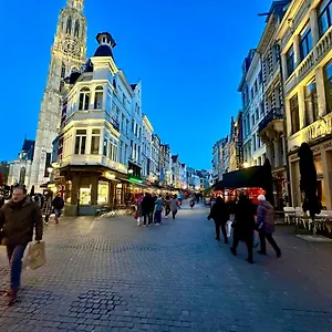 https://luxury-suits-historic-center.brusselshotelsbook.com